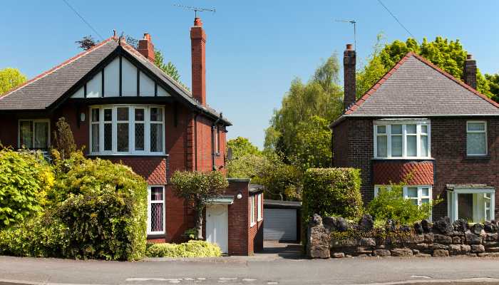can estate agents lie about offers
