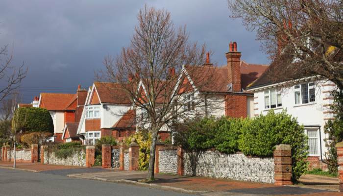 do estate agents have to disclose other offers